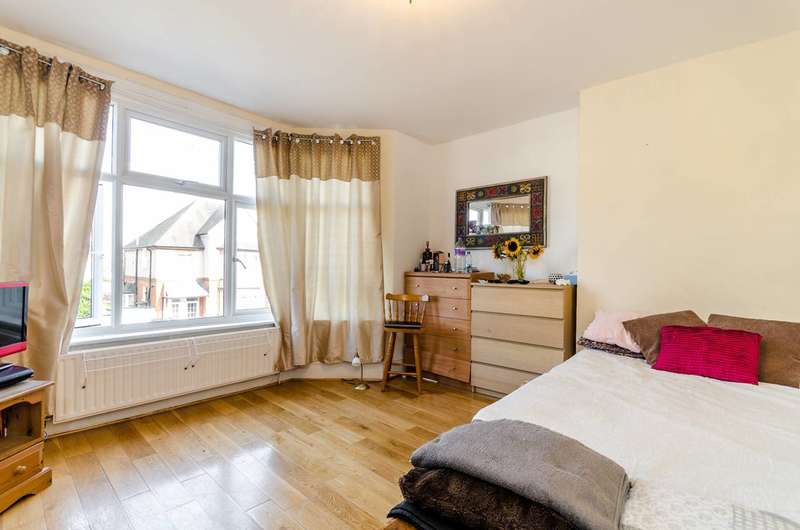 Flat To Rent In Effingham Road, Long Ditton, KT6