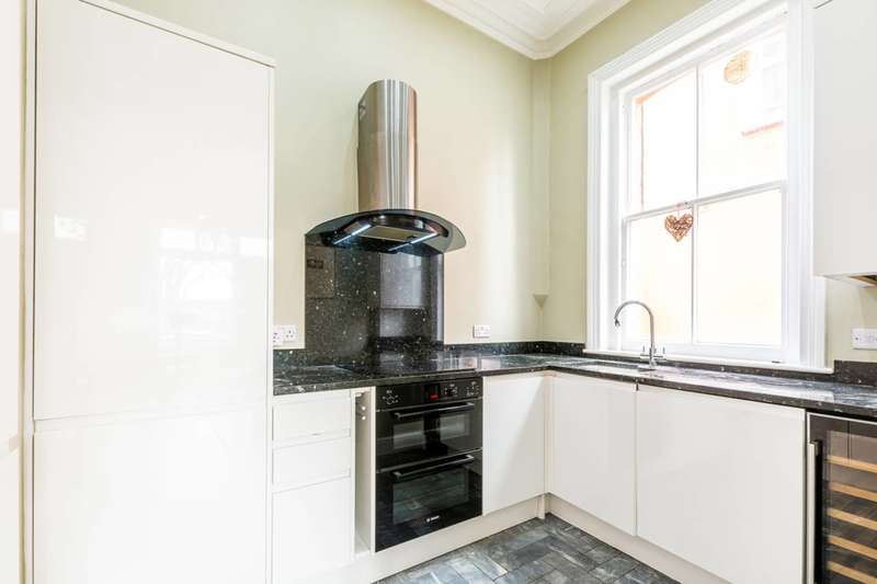 2 Bedroom Flat To Rent In West Hill, West Hill, SW15