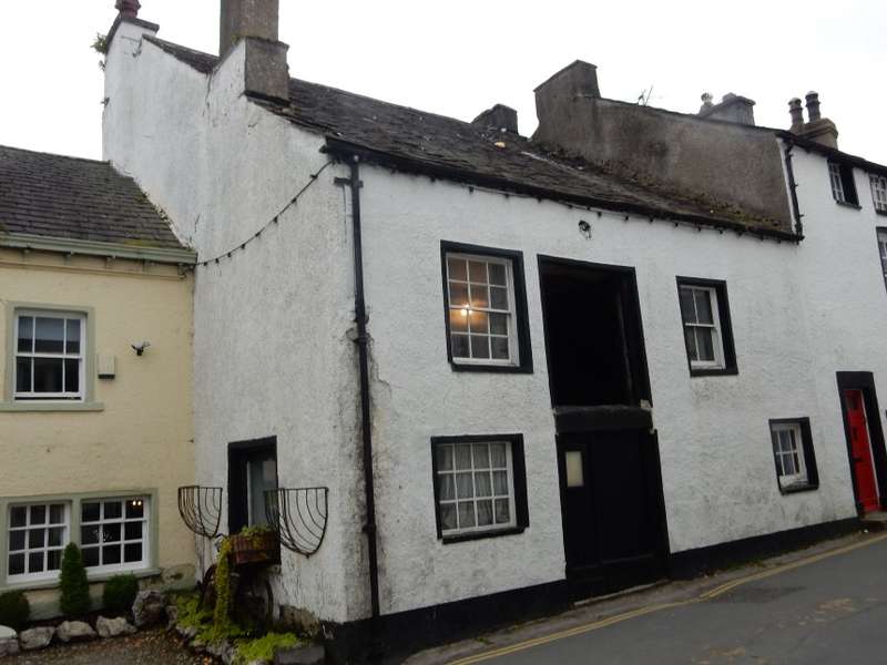 Houses for sale & to rent in LA11 6HH, Aynsome Manor Park, Staveleyin