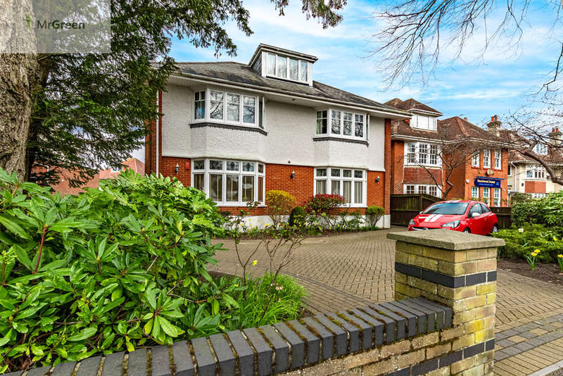 2 Bedroom Flat For Sale In Beechwood Avenue, BH5