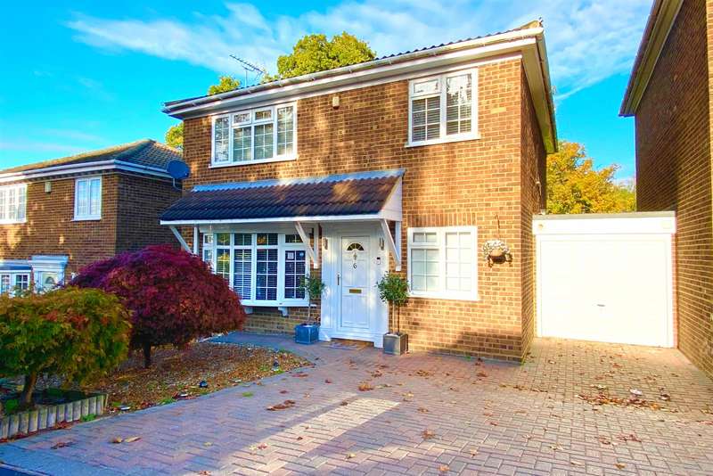 4 Bedroom Link Detached House For Sale In Mccarthy Way, Finchampstead