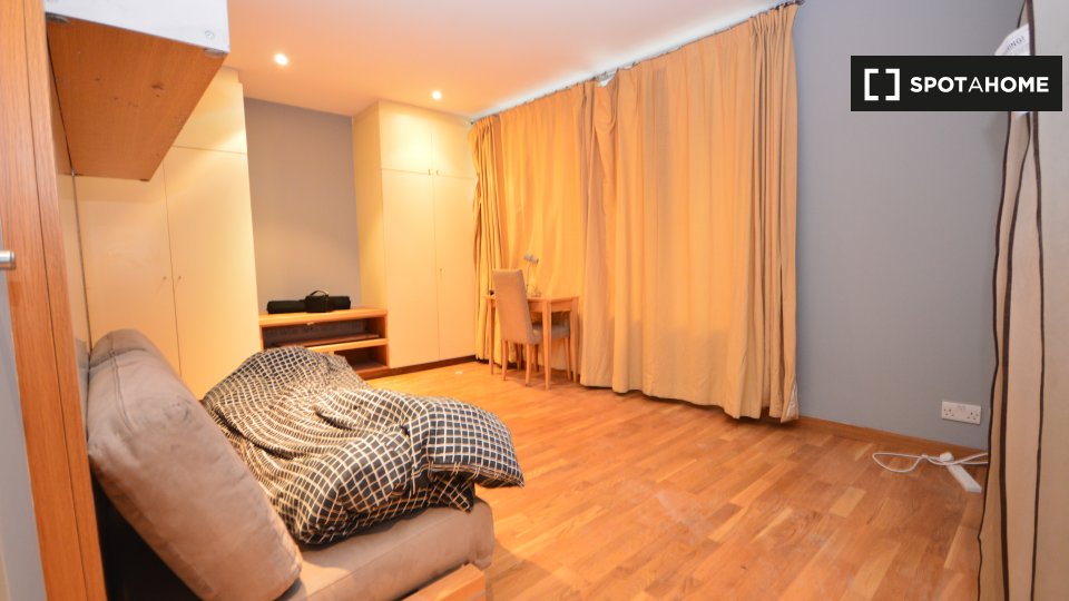 Studio To Rent In Hosier Ln, EC1A