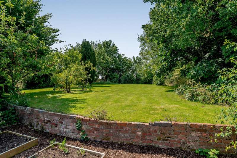 5 Bedroom House For Sale In High Street, Yelvertoft, Northampton