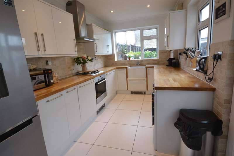 3 Bedroom Terraced House For Sale In Rectory Road, Little Thurrock, RM17