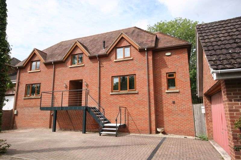 5 Bedroom Property For Sale In Mill Lane, Brockworth, Gloucester, GL3
