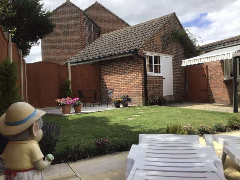 3 Bedroom Detached House For Sale In Ramsbury Walk, Trowbridge