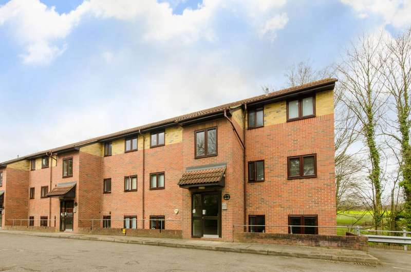 1 Bedroom Flat To Rent In Glyn Avenue, East Barnet, EN4