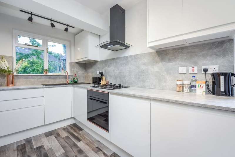 2 Bedroom Flat To Rent In Aylesbury Road, London SE17