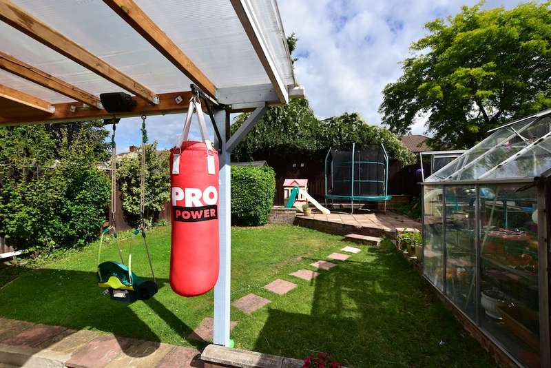 3 Bedroom End Of Terrace House For Sale In Cumberland Avenue, Slough, SL2