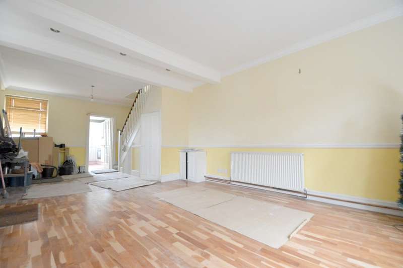 3 Bedroom SemiDetached House For Sale In Mitcham Road, Croydon, CR0