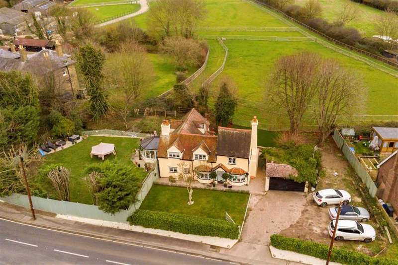 3 Bedroom Detached Property For Sale In Epping Road, Nazeing, Essex, EN9