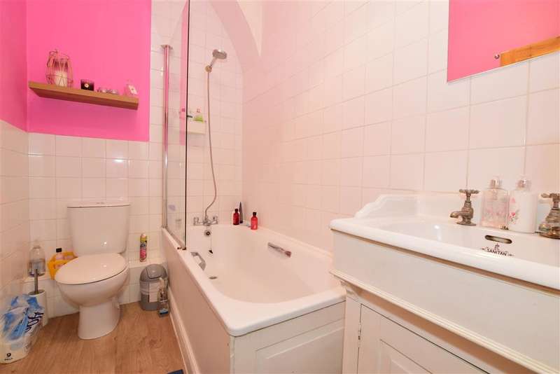 3 Bedroom Flat For Sale In High Street Wanstead