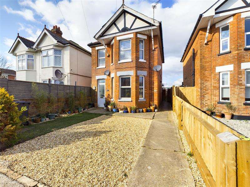 2 Bedroom Apartment For Sale In Castlemain Avenue, Bournemouth, BH6