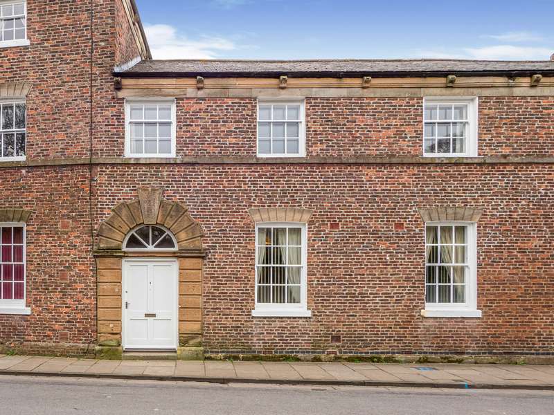 2 Bedroom Apartment Flat For Sale In Avenue Court, Westgate