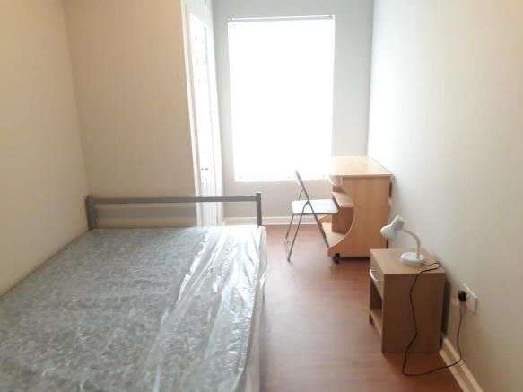 3 Bedroom Terraced House To Rent In 15 Colcester Street-?120pppw, CV1