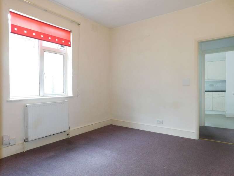 Flat To Rent In Greenford Avenue, Hanwell, London, W7