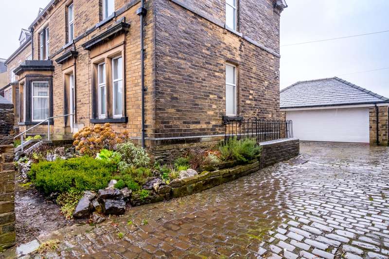 5 Bedroom Detached House For Sale In Lister Avenue, Bradford, BD4