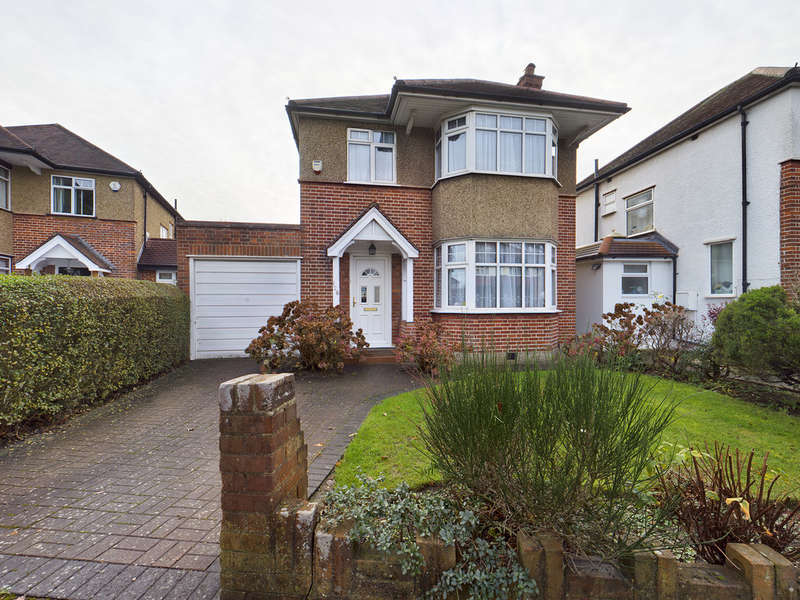 3 Bedroom Detached House For Sale In North View, Pinner, HA5