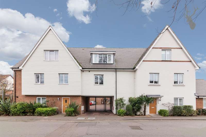 2 Bedroom Flat To Rent In Station Approach, Theydon Bois, Epping, Essex, CM16