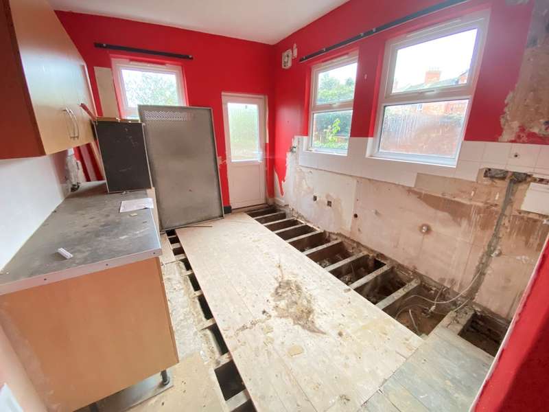 4 Bedroom Terraced House For Sale In Colwyn Road, Northampton, NN1