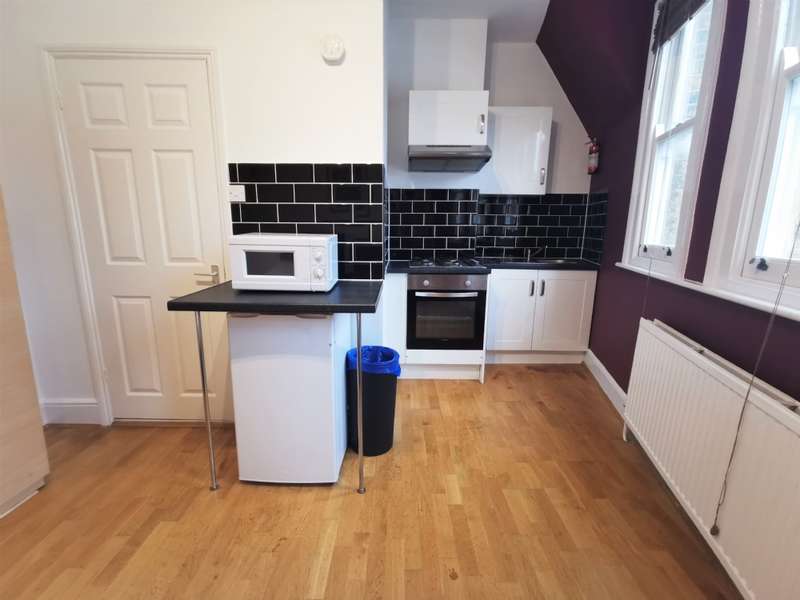 Flat To Rent In Churchway, London NW1