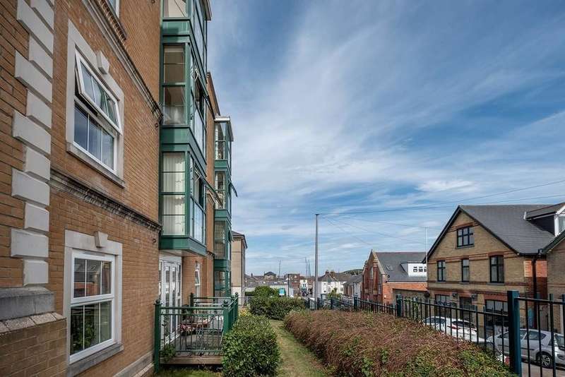 4 Bedroom Flat For Sale In Medina Gardens, Cowes, PO31