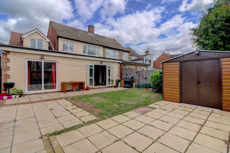 5 Bedroom Home For Sale In Birch Road, Romford, RM7