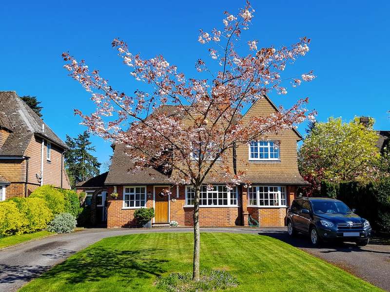 5 Bedroom Detached House For Sale In Pinewood Close, Iver Heath, SL0