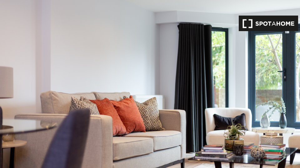 2 Bedroom Flat To Rent In Flat, SW5