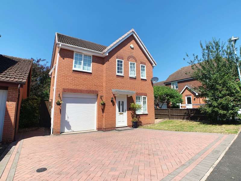 4 Bedroom Detached House For Sale In Quinton Close, Hatton Park