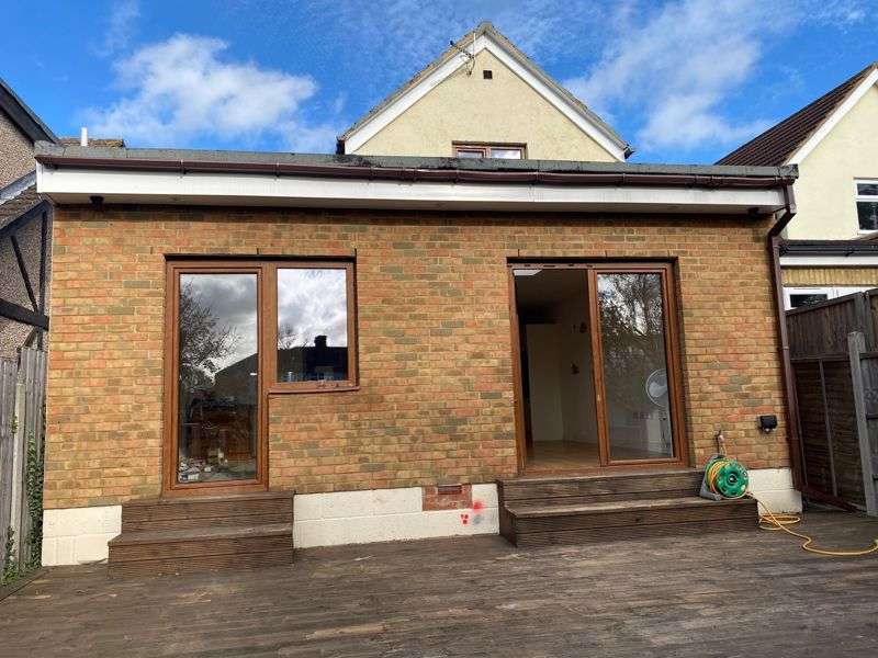 3 Bedroom Property For Sale In Great Gardens Road, Hornchurch, RM11