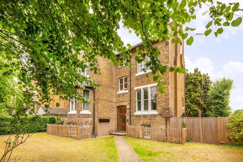 3 Bedroom Flat For Sale In Gloucester Road, Teddington, TW11