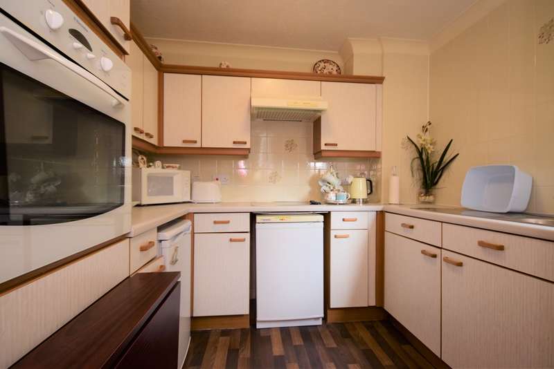 1 Bedroom Apartment Flat For Sale In Lystra Court, 103107 South