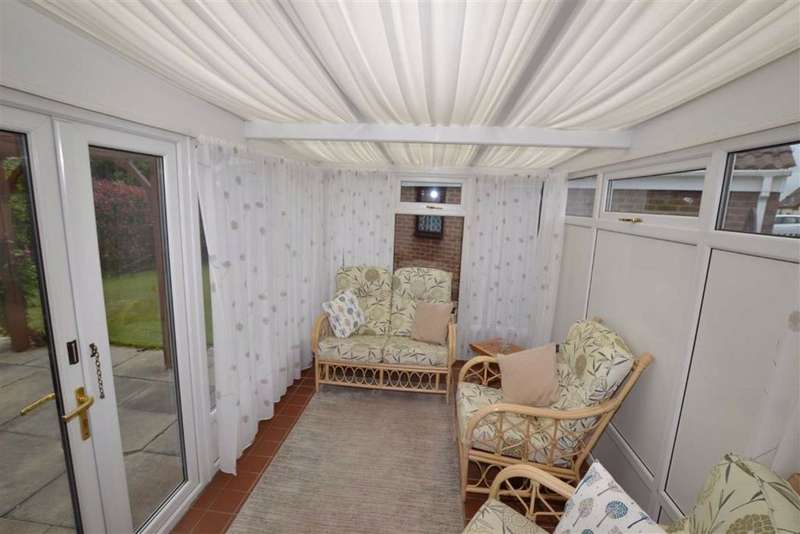 2 Bedroom Detached Bungalow For Sale In Pinfold Lane, Bridlington, YO16