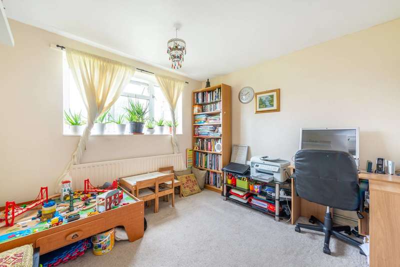 3 Bedroom Flat For Sale In South Road, Feltham, TW13