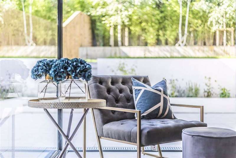 6 Bedroom Detached House For Sale In The Warren, Radlett, Hertfordshire