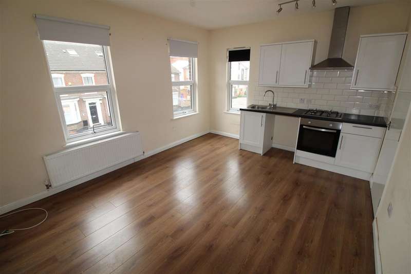 2 Bedroom Flat To Rent In High Street North, Dunstable, LU6