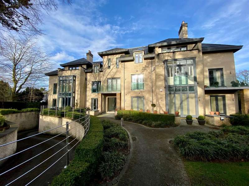 Houses to rent in Altrincham, Greater Manchester