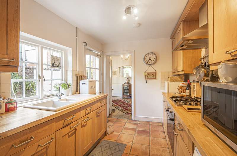 3 Bedroom Semi Detached For Sale In Green Lane, Chichester, PO19