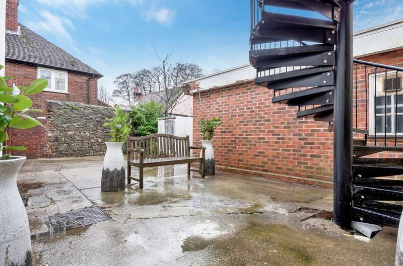 3 Bedroom Flat For Sale In High Street, Storrington, RH20