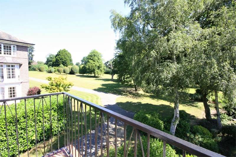 3 Bedroom Apartment Flat To Rent In Park Lawn, Farnham Royal, SL2