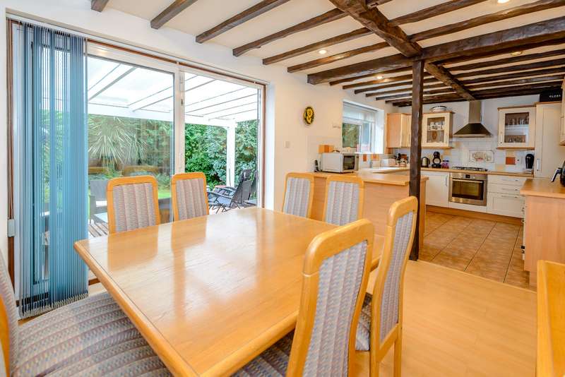 4 Bedroom Detached Property For Sale In Meadowbank, Watford, WD19