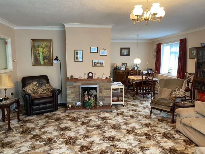 3 Bedroom Bungalow For Sale In Waveney Drive, Hoveton, Norwich, Norfolk