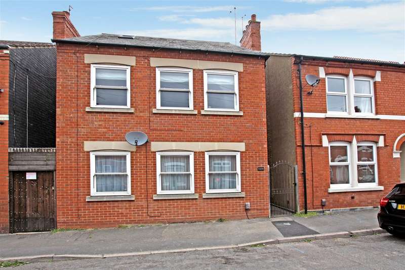 2 Bedroom Flat To Rent In Robinson Road, Rushden, Northants, NN10