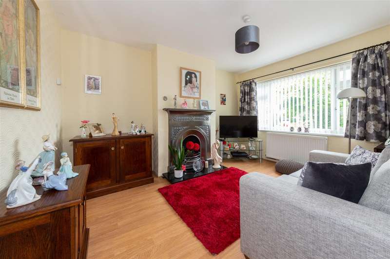 2 Bedroom Semi Detached Bungalow For Sale In Derwent Avenue, Luton