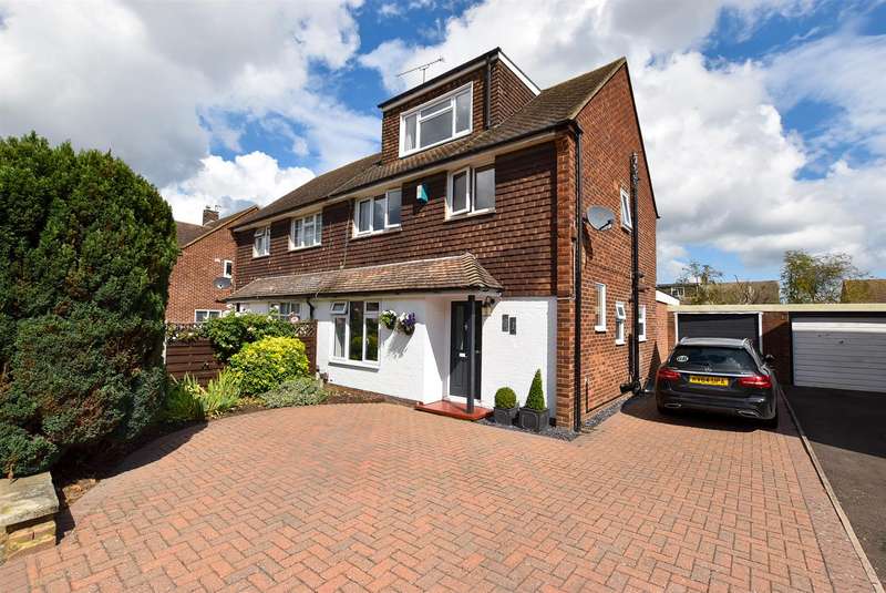 4 Bedroom Semi Detached For Sale In The Hawthorns, Aylesford, ME20