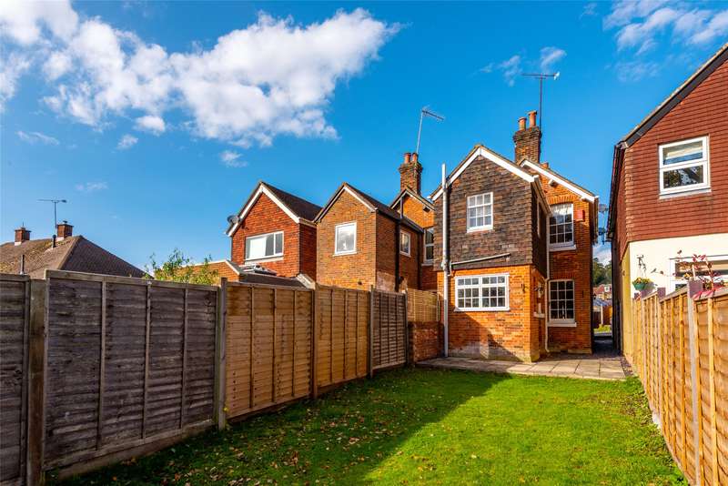 2 Bedroom Detached For Sale In Hardwick Road, Redhill, Surrey, RH1