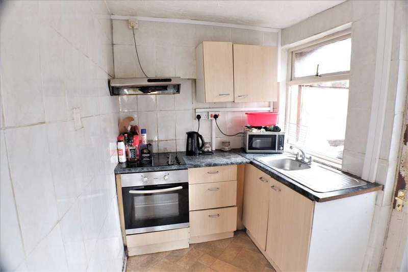 3 Bedroom End Of Terrace House For Sale In Miskin Rd, Tonypandy, CF40