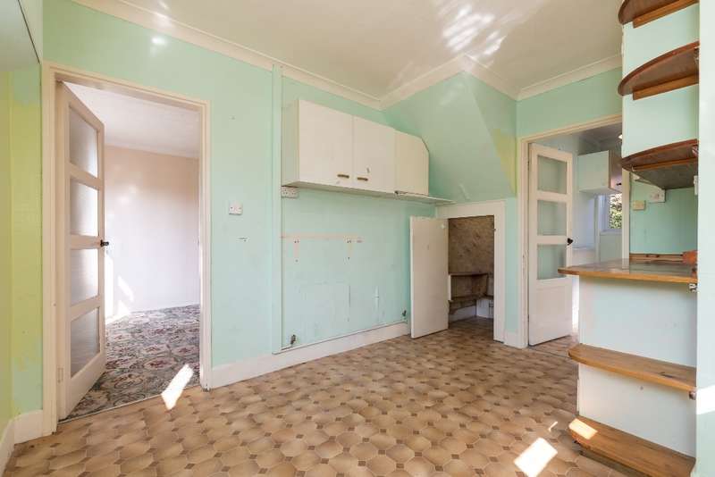 3 Bedroom SemiDetached House For Sale In Mallorie Road, Norton Le