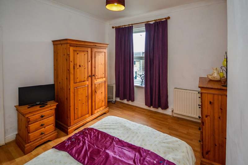 3 Bedroom End Of Terrace House For Sale In Leeds Road, Dewsbury, WF12